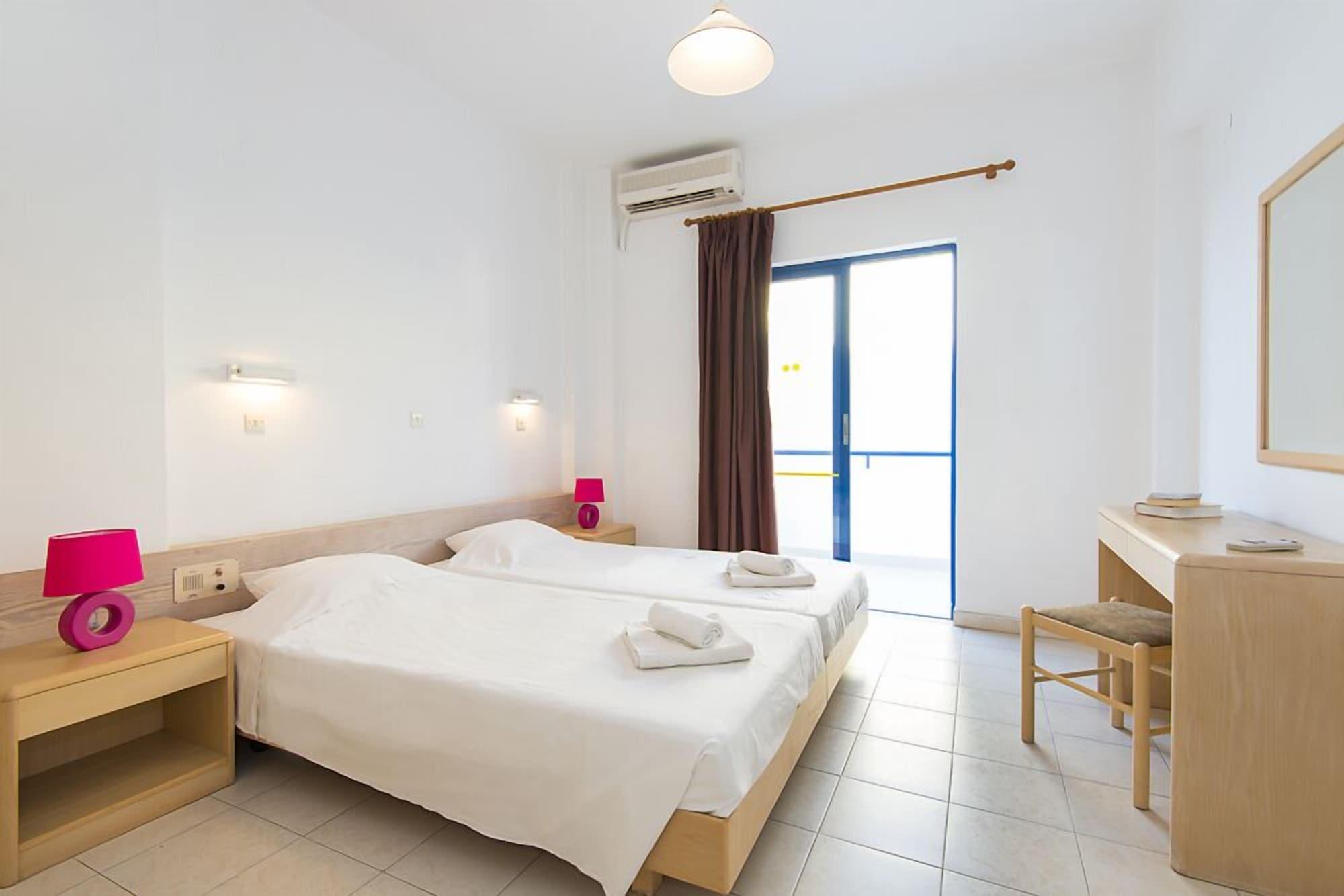 Blue Roses Aparthotel 2*